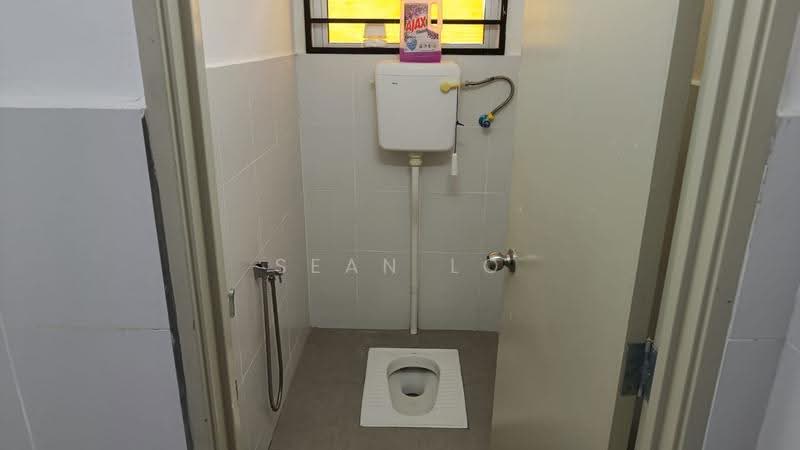 Shop / Office for Rent in Bandar Tasik Senangin (Lenggeng) - Sean Lo - Bathroom - PropertyGuru.com.my