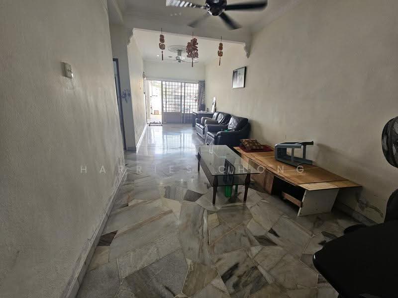 Rumah Teres untuk Dijual di Puchong (Selangor) - Harries Chong - Living Room - PropertyGuru.com.my