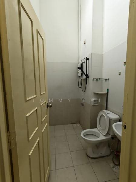 Rumah Kluster untuk Disewa di Taman Mount Austin (Tebrau) - Tommy Tai - Bathroom - PropertyGuru.com.my