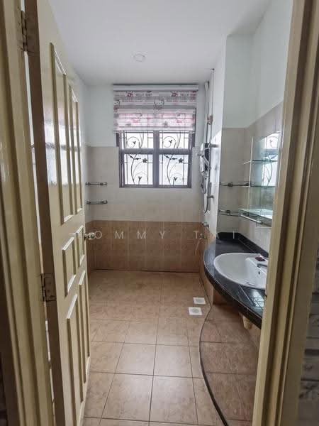 Rumah Kluster untuk Disewa di Taman Mount Austin (Tebrau) - Tommy Tai - Bathroom - PropertyGuru.com.my