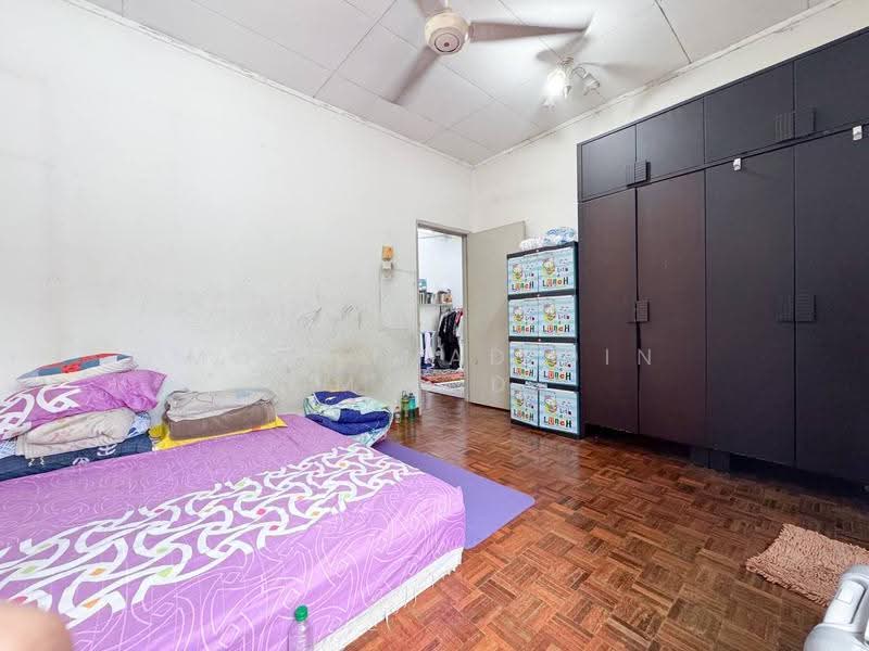 2-storey Terraced House for Sale in Putra Heights (Subang Jaya) - Mohammad Din Majid - Bedroom - PropertyGuru.com.my