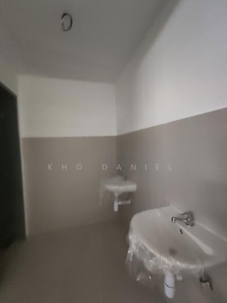 Shop for Sale in Bandar Rimbayu (Telok Panglima Garang) - Kho Daniel - Bathroom - PropertyGuru.com.my