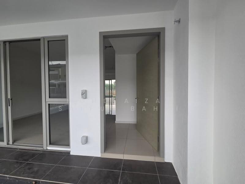 2-storey Terraced House for Sale in Bandar Gamuda Cove (Dengkil) - Mohd Aizat Saiful Bahri - Entrance - PropertyGuru.com.my