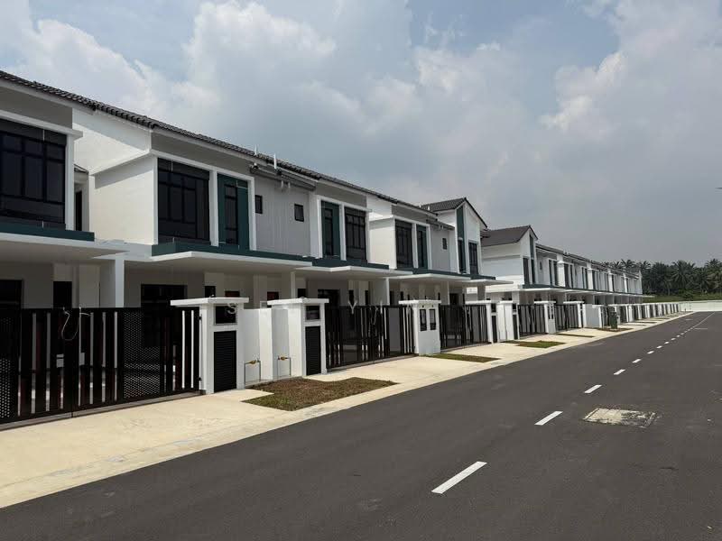 2-storey Terraced House for Sale in Taman Impian Emas (Skudai) - See Yin . - Exterior - PropertyGuru.com.my