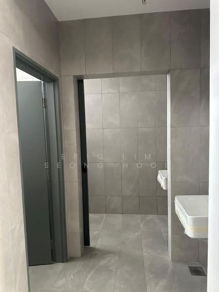 Shop for Rent in Bandar Rimbayu (Telok Panglima Garang) - Eric Lim Seong Hooi - Bathroom - PropertyGuru.com.my