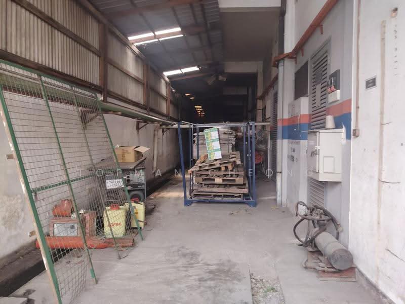 Kilang Terpisah untuk Dijual di Taman Kepong (Kepong) - Topman Cheong - Corridor - PropertyGuru.com.my