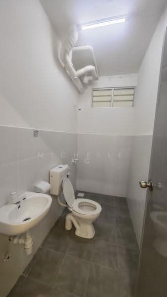 Apartment for Rent at Pangsapuri Flora Indah - Michelle Ng - Bathroom - PropertyGuru.com.my