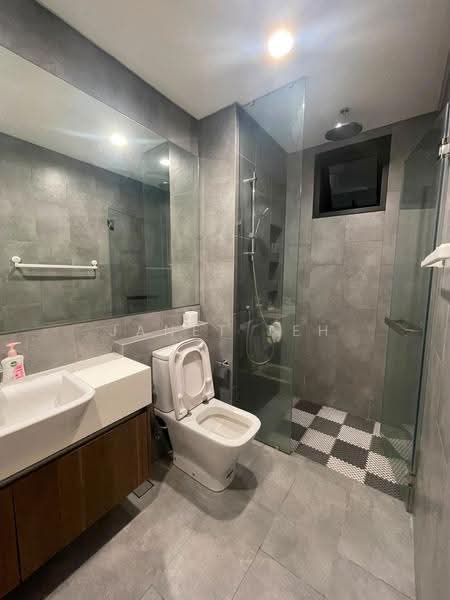 Service Residence for Sale at Ativo Suites @ Damansara Avenue - Janet Teh - Bathroom - PropertyGuru.com.my