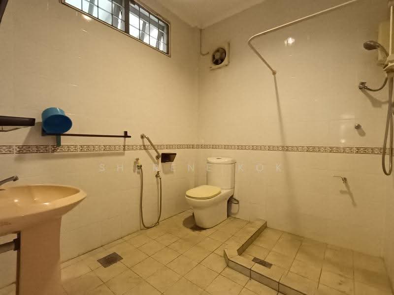 Bungalow House untuk Dijual di Taman Seng Goon (Kuching) - Sherene Kok - Bathroom - PropertyGuru.com.my