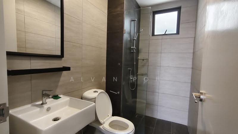 Kediaman Servis untuk Dijual di Suria Garden - Alvan Poh - Bathroom - PropertyGuru.com.my