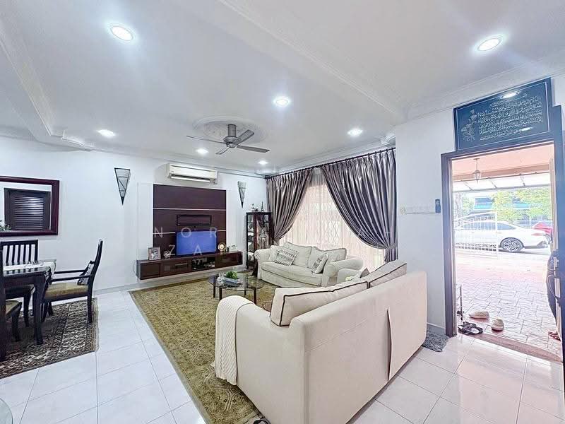 Rumah Teres 2-Tingkat untuk Dijual di Seksyen 7 (Shah Alam) - NORFADILAH ZAINUDDIN - Living Room - PropertyGuru.com.my
