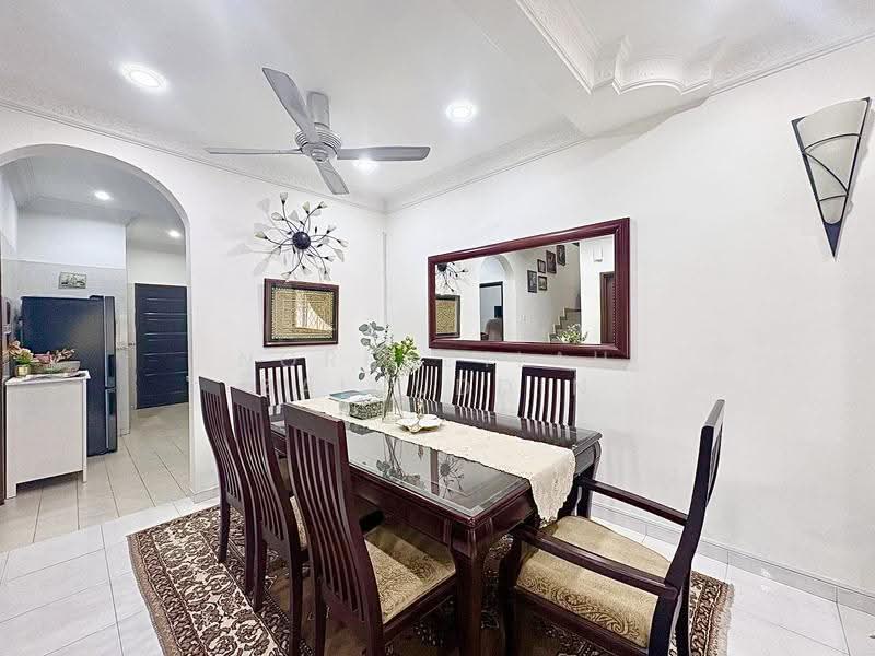 Rumah Teres 2-Tingkat untuk Dijual di Seksyen 7 (Shah Alam) - NORFADILAH ZAINUDDIN - Dining Room - PropertyGuru.com.my