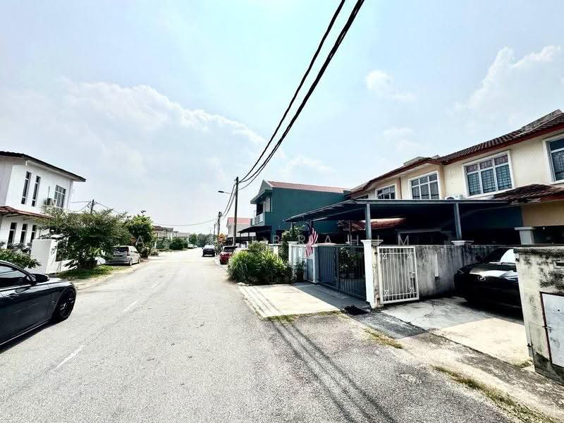 1.5-storey Terraced House for Sale in Bandar Tasik Kesuma (Beranang) - Azli Ibrahim - Exterior - PropertyGuru.com.my