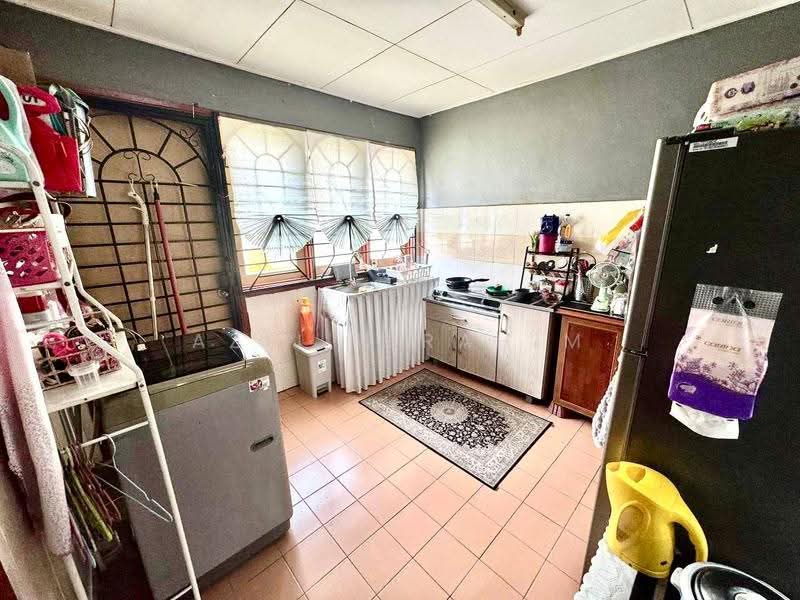 1.5-storey Terraced House for Sale in Bandar Tasik Kesuma (Beranang) - Azli Ibrahim - Kitchen - PropertyGuru.com.my