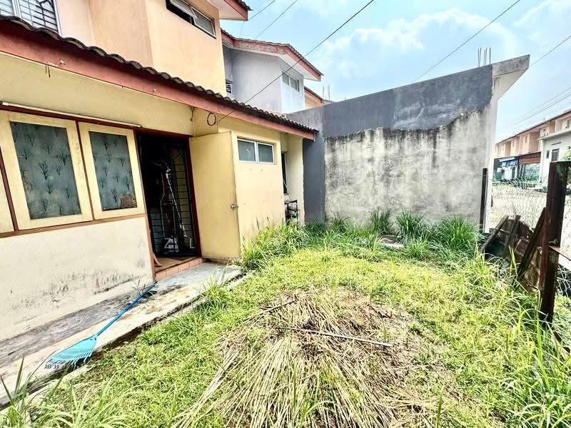 1.5-storey Terraced House for Sale in Bandar Tasik Kesuma (Beranang) - Azli Ibrahim - Exterior - PropertyGuru.com.my