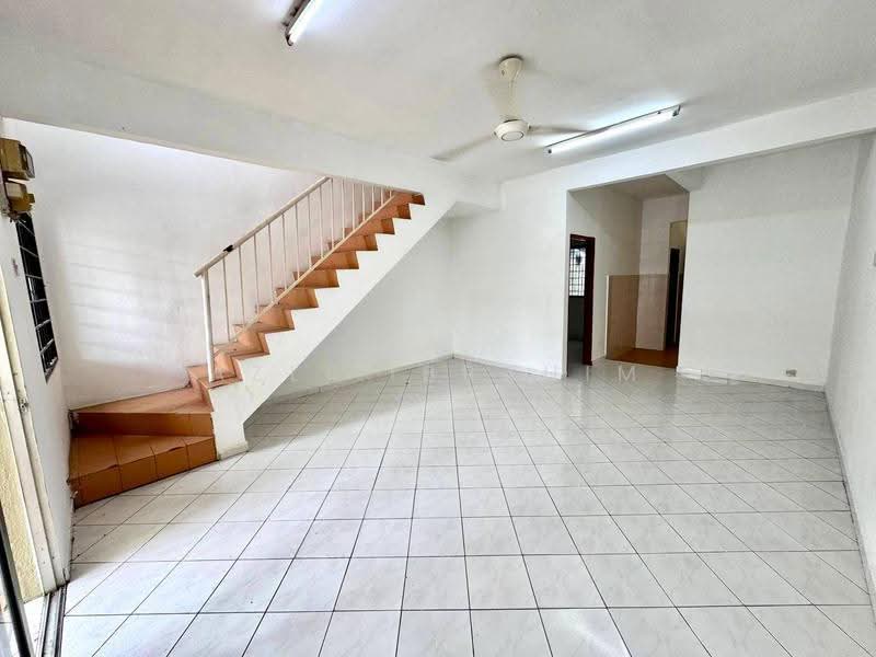 2-storey Terraced House for Sale in Bandar Rinching Seksyen 6 (Semenyih) - Azli Ibrahim - Living Room - PropertyGuru.com.my