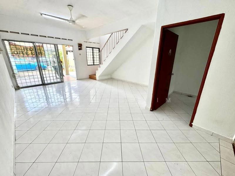2-storey Terraced House for Sale in Bandar Rinching Seksyen 6 (Semenyih) - Azli Ibrahim - Living Room - PropertyGuru.com.my