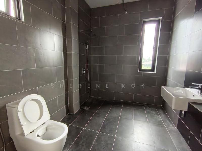 Rumah Berkembar untuk Dijual di Kuching (Sarawak) - Sherene Kok - Bathroom - PropertyGuru.com.my