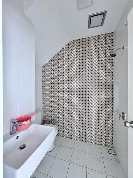 Rumah Teres 2-Tingkat untuk Disewa di Eco Majestic (Semenyih) - Elcoln Leong - Bathroom - PropertyGuru.com.my