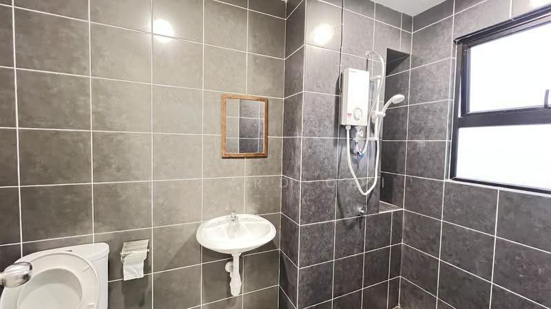 Kondominium untuk Disewa di Residensi Bukit Palma 2 (Palm Hill Residence 2) - Edward Ooi - Bathroom - PropertyGuru.com.my