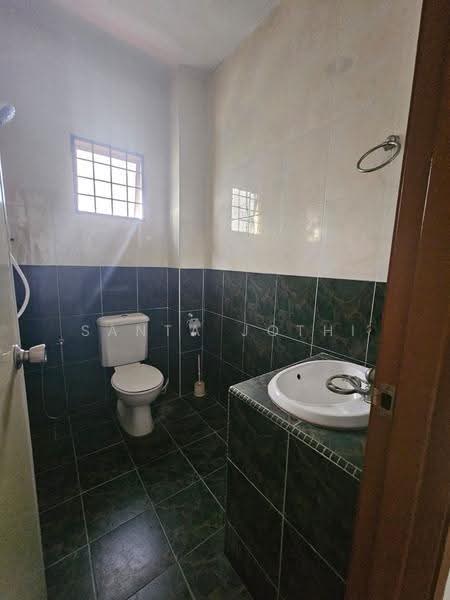 Bungalow House untuk Disewa di Titiwangsa (Kuala Lumpur) - Santa Jothi - Bathroom - PropertyGuru.com.my
