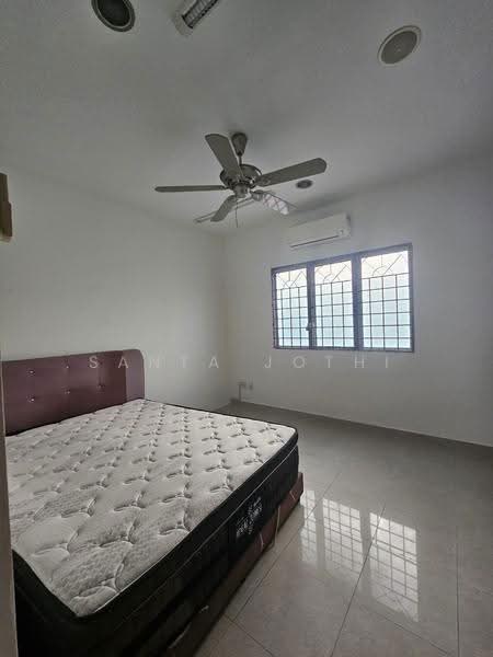 Bungalow House untuk Disewa di Titiwangsa (Kuala Lumpur) - Santa Jothi - Bedroom - PropertyGuru.com.my