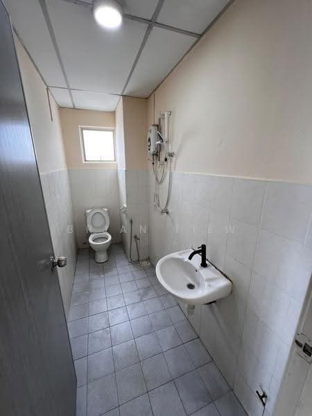 Apartment for Rent at Jalil Damai Apartments - Brian Tiew - Bathroom - PropertyGuru.com.my