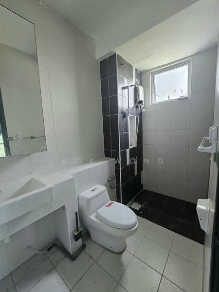 Kediaman Servis untuk Dijual di D'Ambience Residences (Pangsapuri Ikatan Flora) - Jack Wong - Bathroom - PropertyGuru.com.my