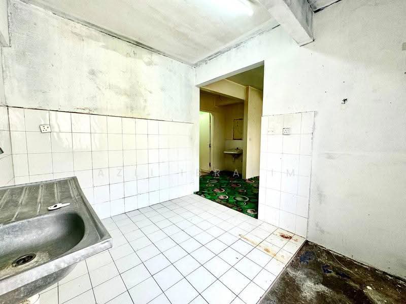 Pangsapuri untuk Dijual di Pangsapuri Bukit Baru - Azli Ibrahim - Kitchen - PropertyGuru.com.my