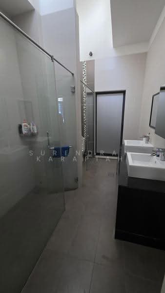 3-storey Terraced House for Sale in Setia Utama (Setia Alam) - Surendran Karapiah - Bathroom - PropertyGuru.com.my