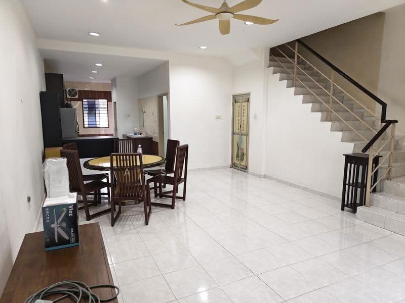 2-storey Terraced House for Rent in Taman Ehsan Jaya (Ulu Tiram) - Cassie Chin - Living Room - PropertyGuru.com.my
