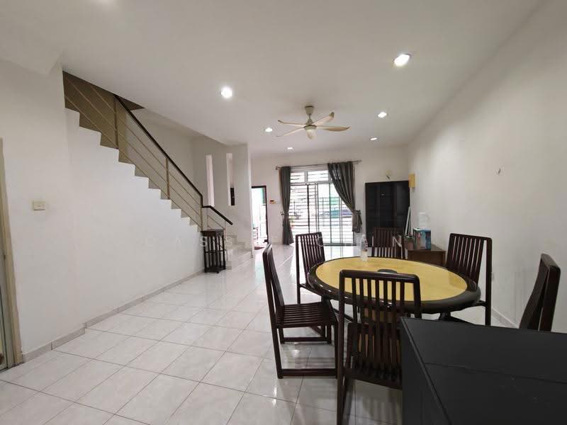 2-storey Terraced House for Rent in Taman Ehsan Jaya (Ulu Tiram) - Cassie Chin - Living Room - PropertyGuru.com.my