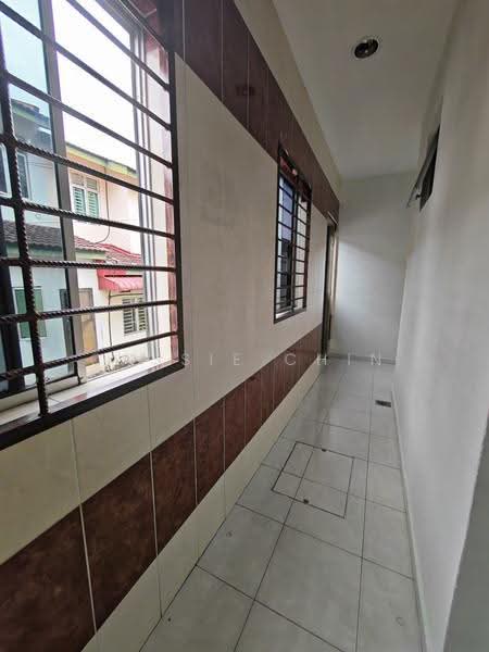 2-storey Terraced House for Rent in Taman Ehsan Jaya (Ulu Tiram) - Cassie Chin - Corridor - PropertyGuru.com.my
