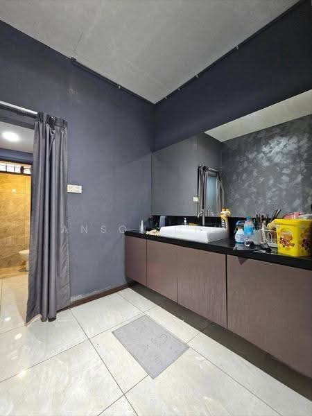 Shop / Office for Rent in Taman Molek (Johor Bahru) - Anson Chua - Bathroom - PropertyGuru.com.my