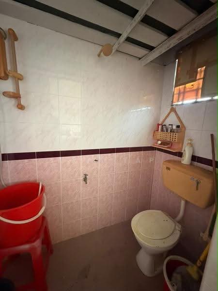 Flat for Sale at Pangsapuri Nuri - Evon Yap - Bathroom - PropertyGuru.com.my