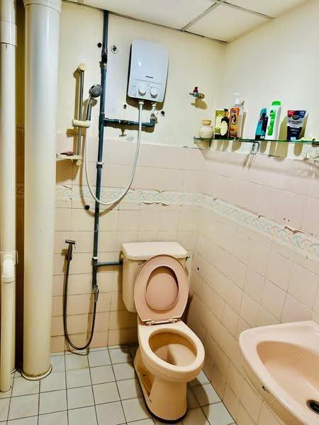 Kondominium untuk Dijual di O.G. Heights - Surendran Karapiah - Bathroom - PropertyGuru.com.my