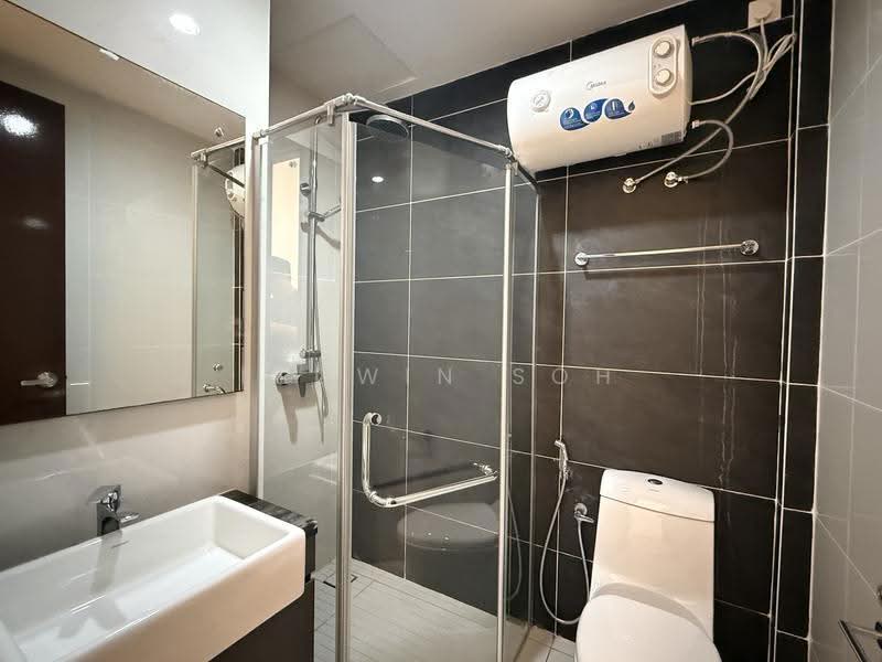 Condominium for Rent at Amberside @ Country Garden Danga Bay - Eldwin Soh - Bathroom - PropertyGuru.com.my
