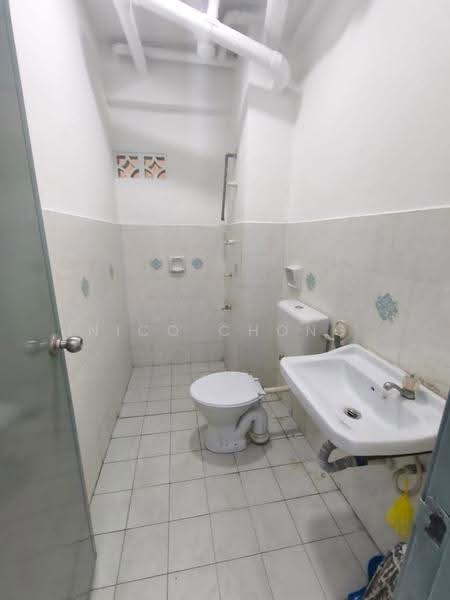 Apartment for Sale at Vista Seri Alam - Nico Chong - Bathroom - PropertyGuru.com.my