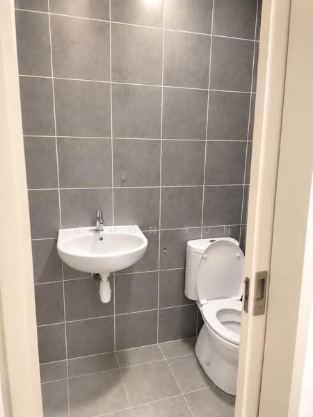 Service Residence for Sale at Southkey Mosaic - U Hon Kun - Bathroom - PropertyGuru.com.my
