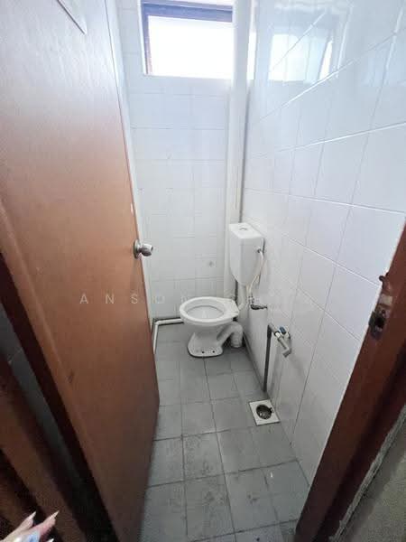 Shop / Office untuk Disewa di Taman Pelangi (Johor Bahru) - Anson Chua - Bathroom - PropertyGuru.com.my