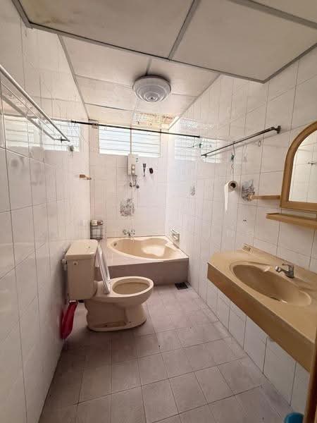 Rumah Berkembar untuk Dijual di Kampung Paya Terubong (Air Hitam) - Matthew Png - Bathroom - PropertyGuru.com.my