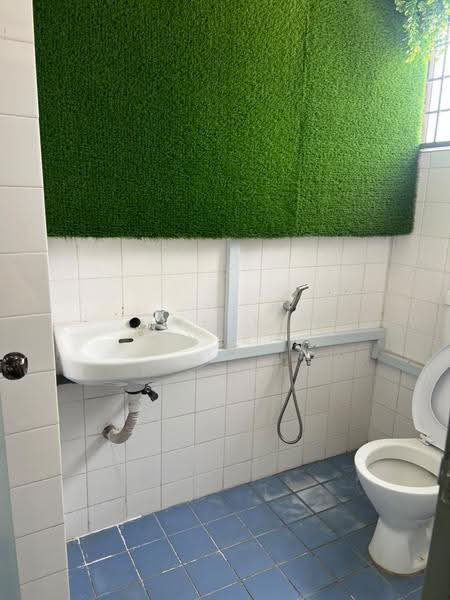 Shop / Office for Rent in BANDAR PUCHONG JAYA (Puchong) - Evelyn Cheah - Bathroom - PropertyGuru.com.my