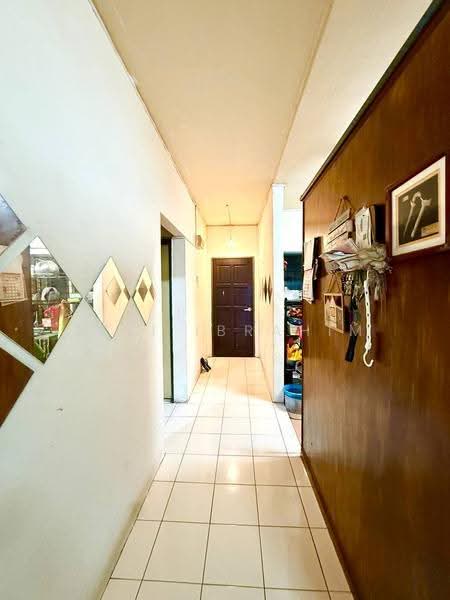 Pangsapuri untuk Dijual di Seraya Apartments - Azli Ibrahim - Corridor - PropertyGuru.com.my