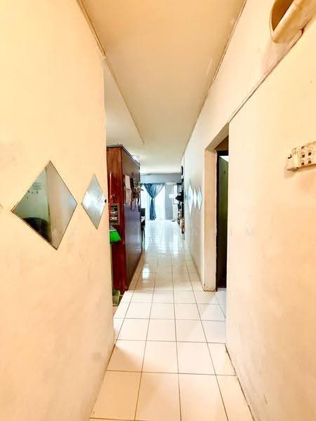 Pangsapuri untuk Dijual di Seraya Apartments - Azli Ibrahim - Corridor - PropertyGuru.com.my