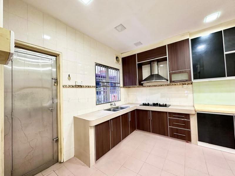 2-storey Terraced House for Sale in Taman Gombak Permai (Batu Caves) - Azli Ibrahim - Kitchen - PropertyGuru.com.my