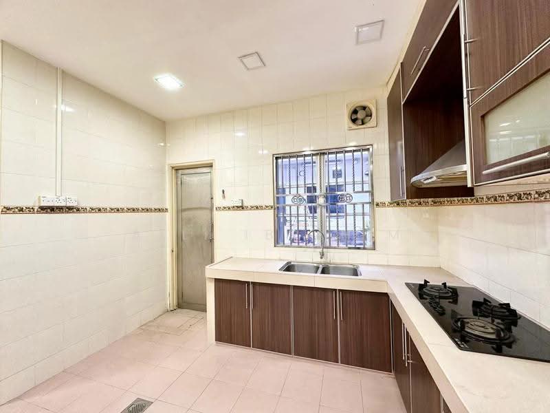 2-storey Terraced House for Sale in Taman Gombak Permai (Batu Caves) - Azli Ibrahim - Kitchen - PropertyGuru.com.my