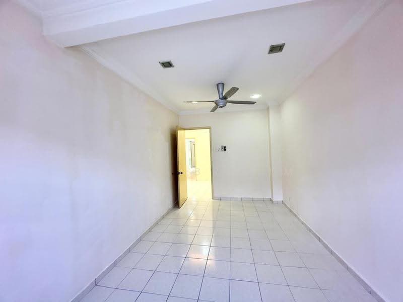 2-storey Terraced House for Sale in Taman Gombak Permai (Batu Caves) - Azli Ibrahim - Living Room - PropertyGuru.com.my