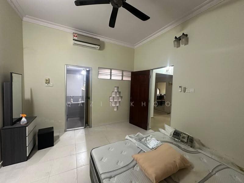 Semi-Detached House for Rent in Taman Lim (Ipoh) - Qazin Khoo - Bedroom - PropertyGuru.com.my