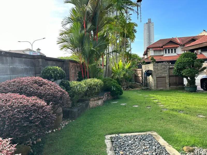 2-storey Terraced House for Sale in Bukit Rahman Putra (Sungai Buloh) - May Ng - Garden - PropertyGuru.com.my