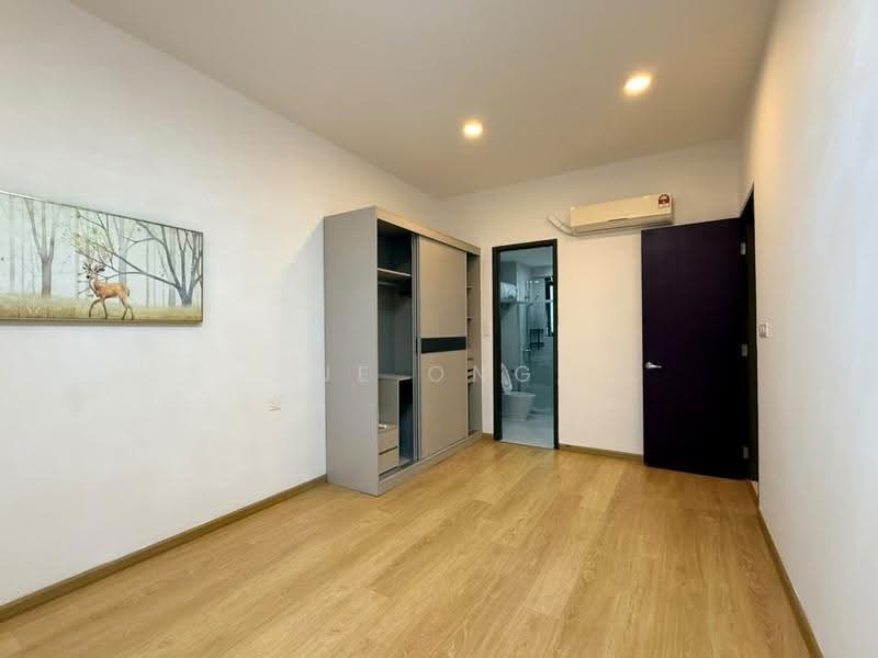 Condominium for Rent at Amberside @ Country Garden Danga Bay - JE ONG - Bedroom - PropertyGuru.com.my
